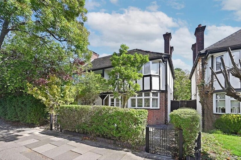 Princes Gardens, London W3 3 bed terraced house to rent - £3,098 pcm (£715 pw)