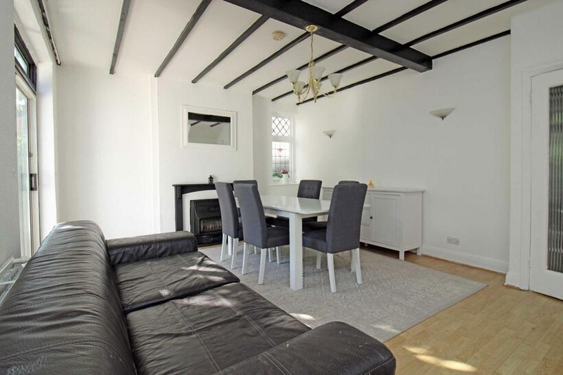 Princes Gardens, London W3 3 bed terraced house to rent - £3,098 pcm (£715 pw)