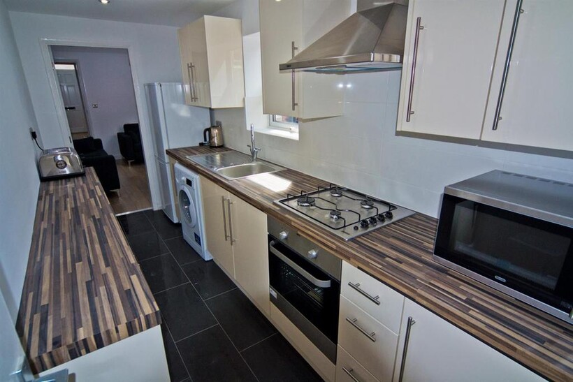 *£110pppw Excluding Bills* Frederick... 5 bed end of terrace house to rent - £2,389 pcm (£551 pw)