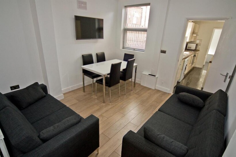 *£110pppw Excluding Bills* Frederick... 5 bed end of terrace house to rent - £2,389 pcm (£551 pw)