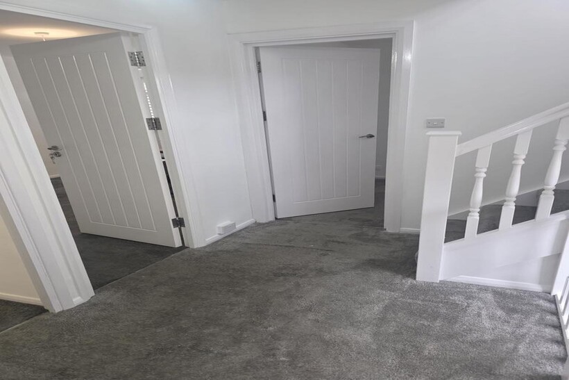 Trent Avenue, UPMINSTER RM14 5 bed semi-detached house to rent - £2,499 pcm (£577 pw)