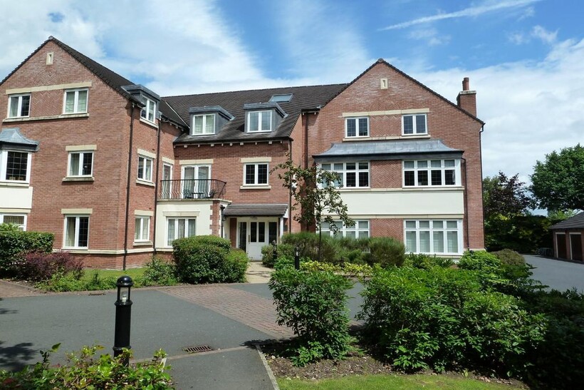Four Oaks Road, Sutton Coldfield B74 3 bed flat to rent - £1,800 pcm (£415 pw)