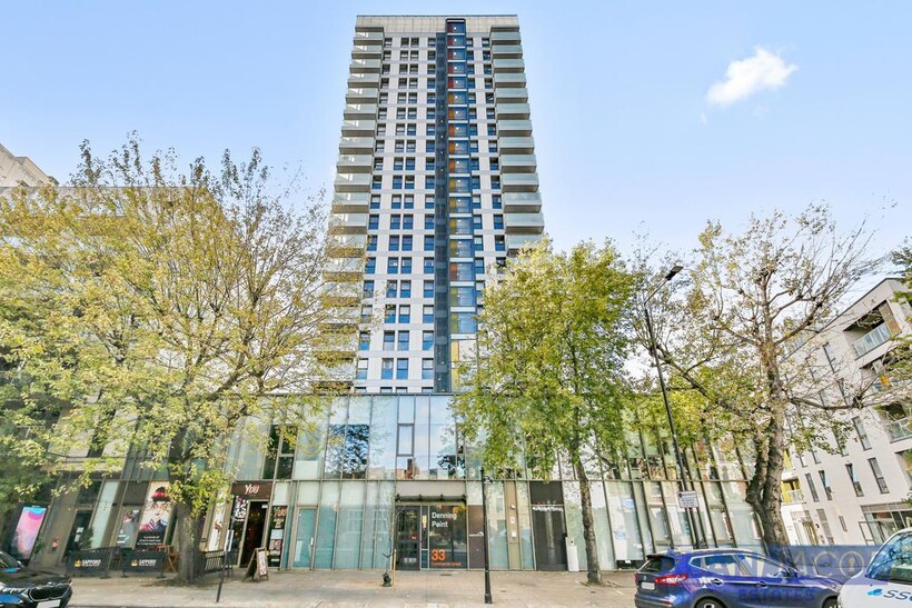 Denning Point, London E1 2 bed flat to rent - £3,200 pcm (£738 pw)