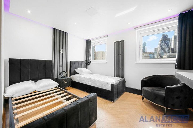 Denning Point, London E1 2 bed flat to rent - £3,200 pcm (£738 pw)