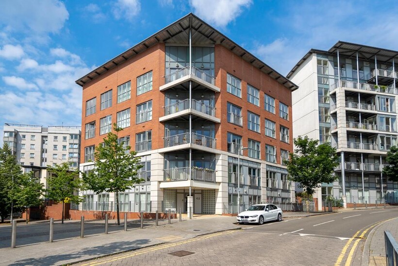 Alfred Knight Way, Park Central... 2 bed flat to rent - £1,050 pcm (£242 pw)