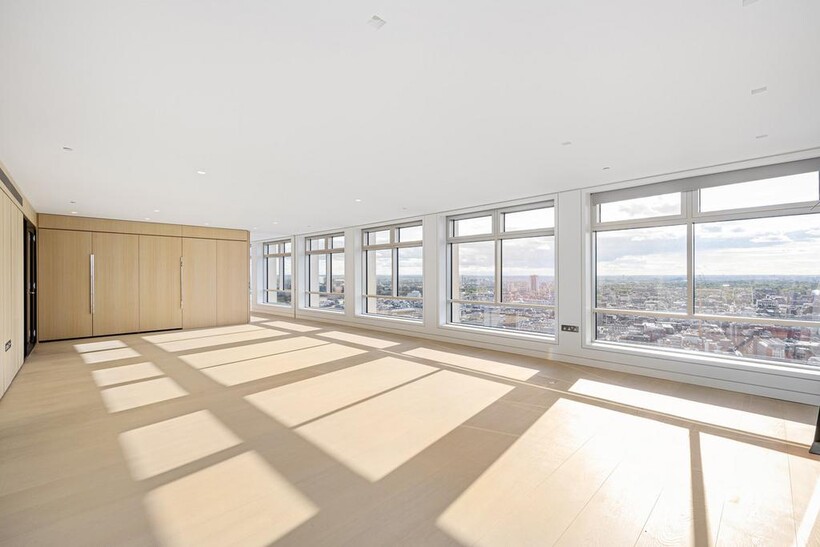 New Oxford Street, London, WC1A 3 bed apartment to rent - £19,000 pcm (£4,385 pw)