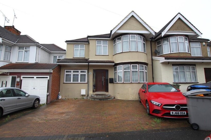 Woodgrange Avenue, Kenton 5 bed semi-detached house to rent - £3,400 pcm (£785 pw)