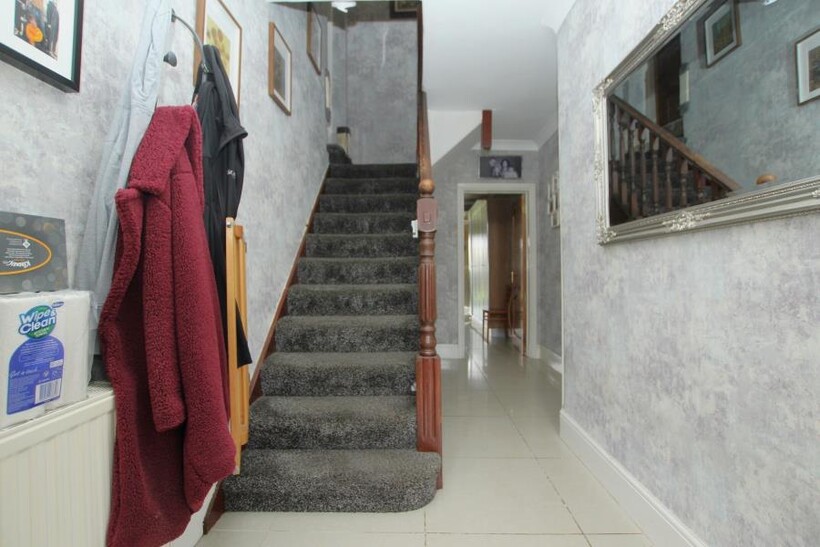 Woodgrange Avenue, Kenton 5 bed semi-detached house to rent - £3,400 pcm (£785 pw)