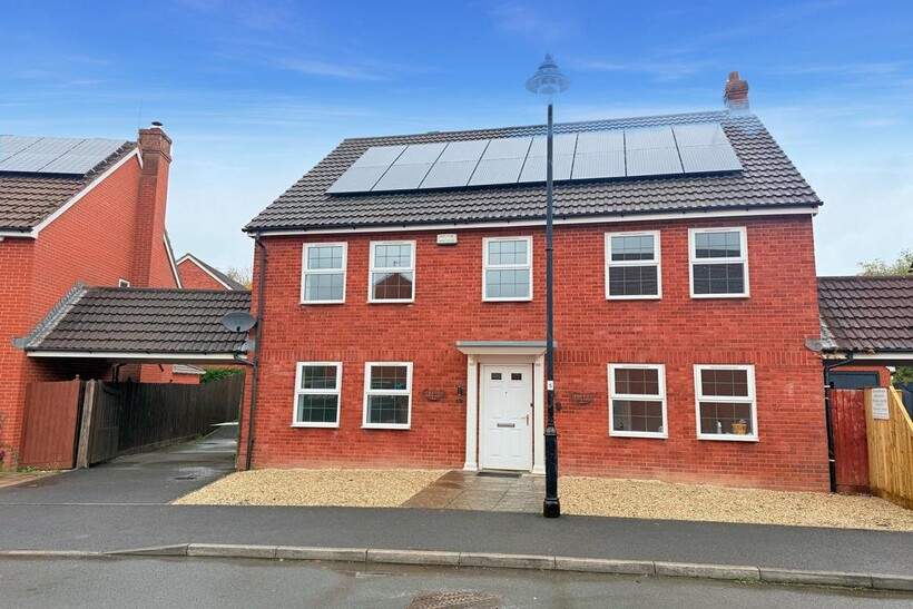 Burge Crescent, Cotford St Luke... 4 bed detached house to rent - £1,995 pcm (£460 pw)