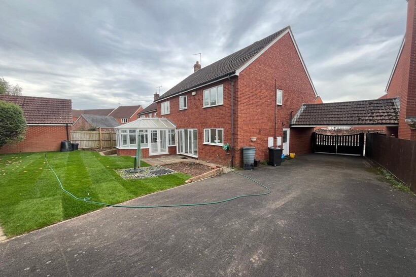 Burge Crescent, Cotford St Luke... 4 bed detached house to rent - £1,995 pcm (£460 pw)