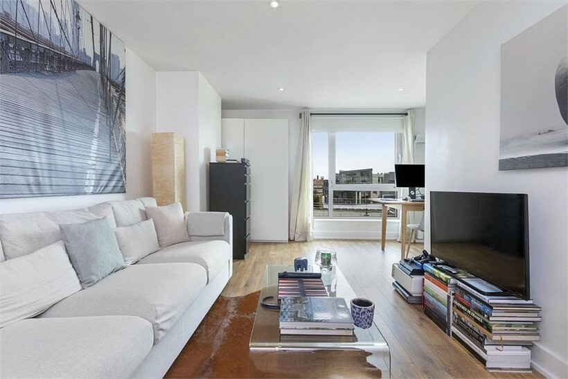 Empire Square South, Long Lane... 1 bed flat to rent - £2,380 pcm (£549 pw)