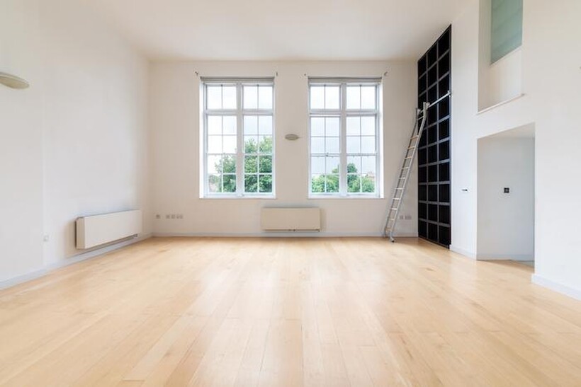 Thackeray Road, Battersea, London, SW8 2 bed apartment to rent - £3,550 pcm (£819 pw)