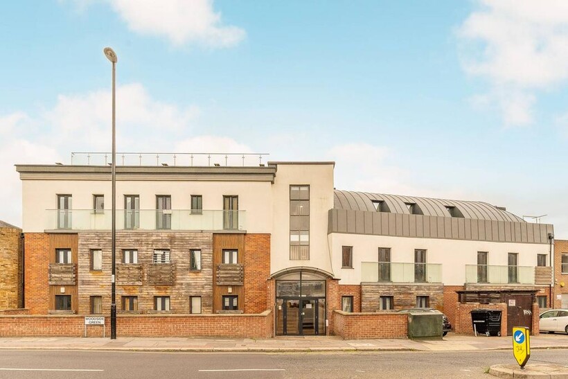 Woodside Green, South Norwood... 2 bed flat to rent - £1,750 pcm (£404 pw)
