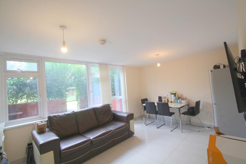 New Place Square SE16 4 bed flat to rent - £3,600 pcm (£831 pw)