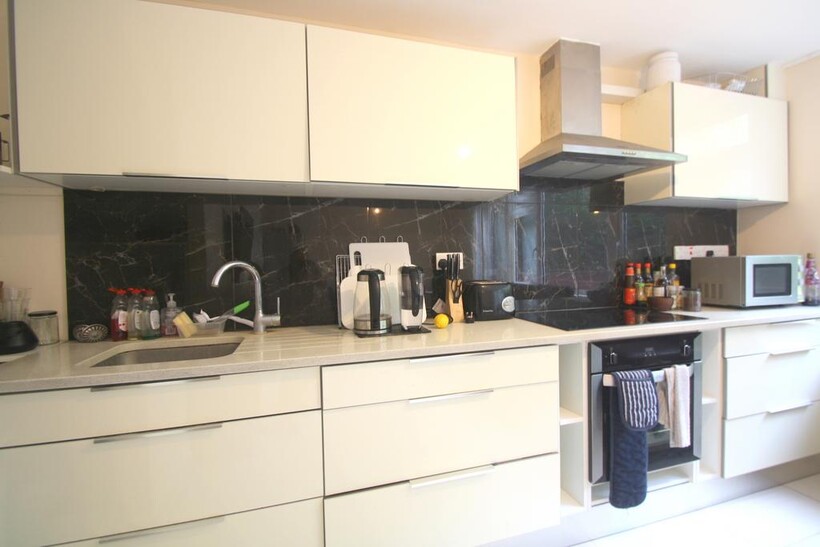 New Place Square SE16 4 bed flat to rent - £3,600 pcm (£831 pw)