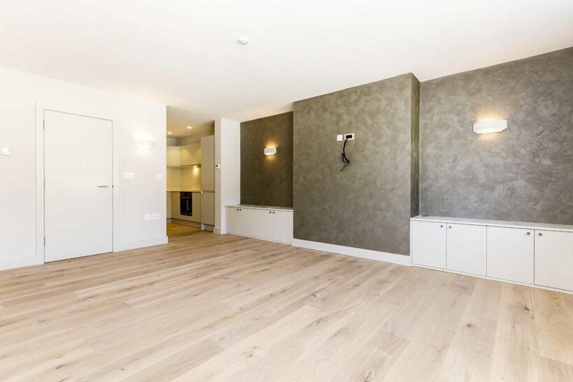 Hill Rise, Richmond TW10 2 bed flat to rent - £2,395 pcm (£553 pw)