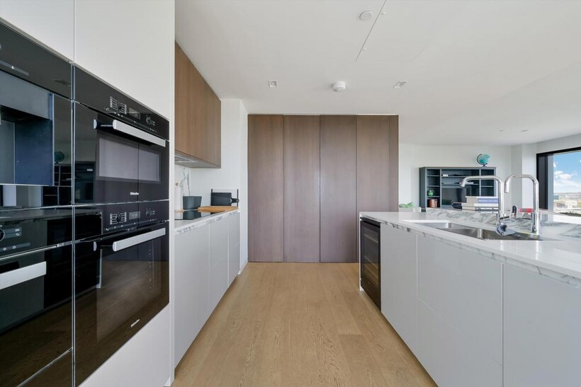 1 Casson Square, SE1 3 bed flat to rent - £8,996 pcm (£2,076 pw)