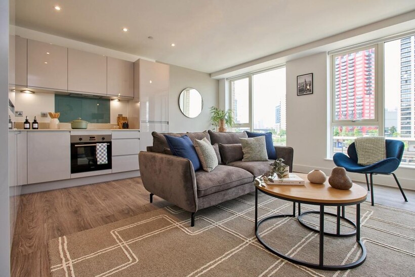 Fortunes Dock, Canning Town London E16 3 bed apartment to rent - £3,215 pcm (£742 pw)