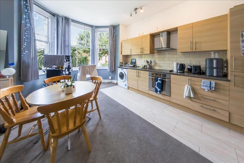 Harvist Road, London, NW6 3 bed flat to rent - £2,899 pcm (£669 pw)