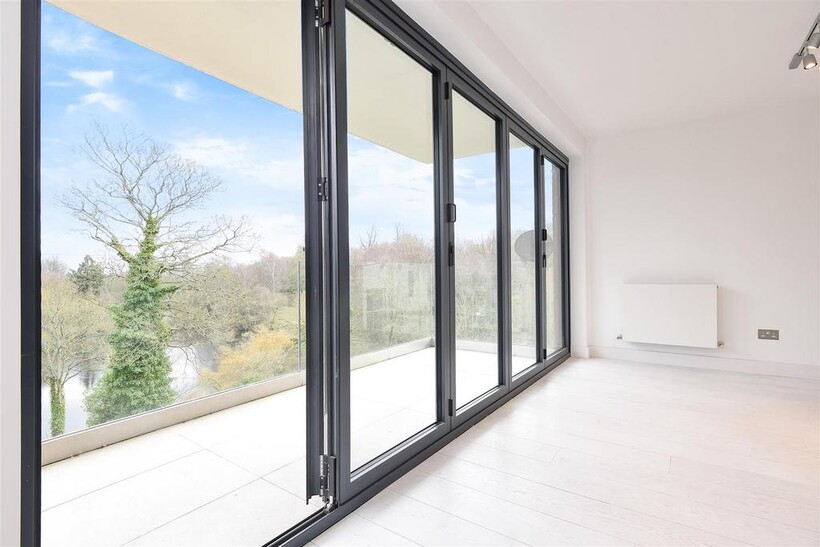 Vale Of Health, Hampstead, NW3 2 bed apartment to rent - £4,800 pcm (£1,108 pw)