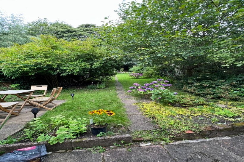 3 Bedroom Student House - Sedgehill... 3 bed semi-detached house to rent - £468 pcm (£108 pw)