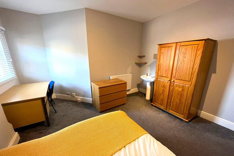 The Hollies, Third Avenue, Nottingham... 1 bed in a flat share to rent - £347 pcm (£80 pw)