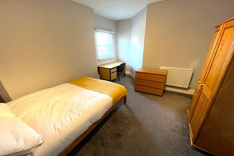 The Hollies, Third Avenue, Nottingham... 1 bed in a flat share to rent - £347 pcm (£80 pw)