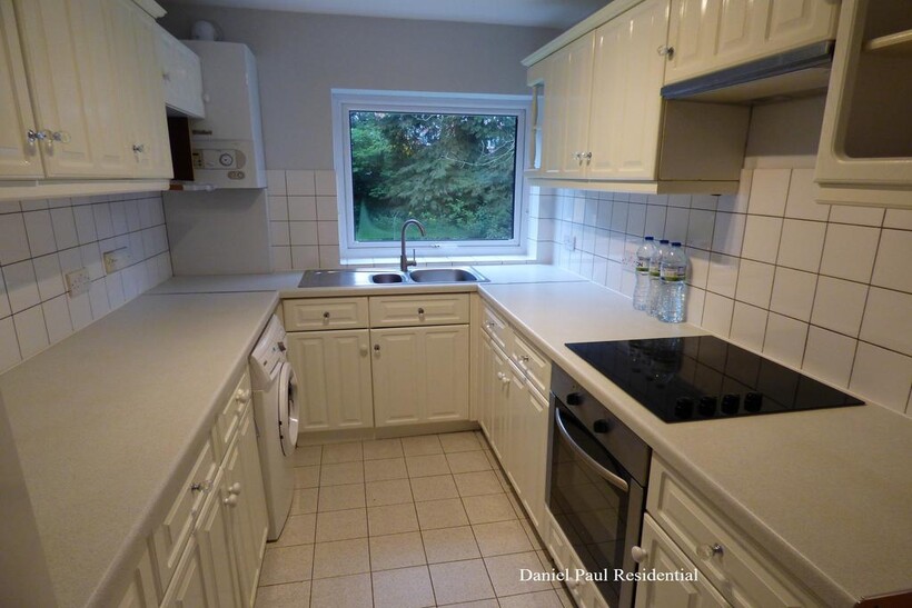 Holbrook Court 2 bed flat to rent - £1,798 pcm (£415 pw)