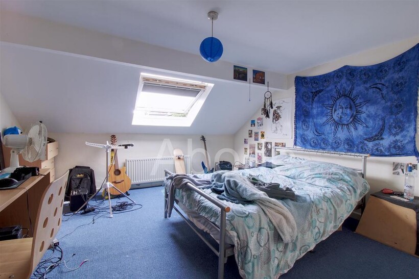 Flat 3 - 70 Victoria Road, Hyde Park... 2 bed flat to rent - £1,023 pcm (£236 pw)