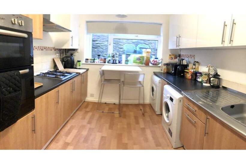 4 Double Bedrooms   Tewkesbury Street   Available