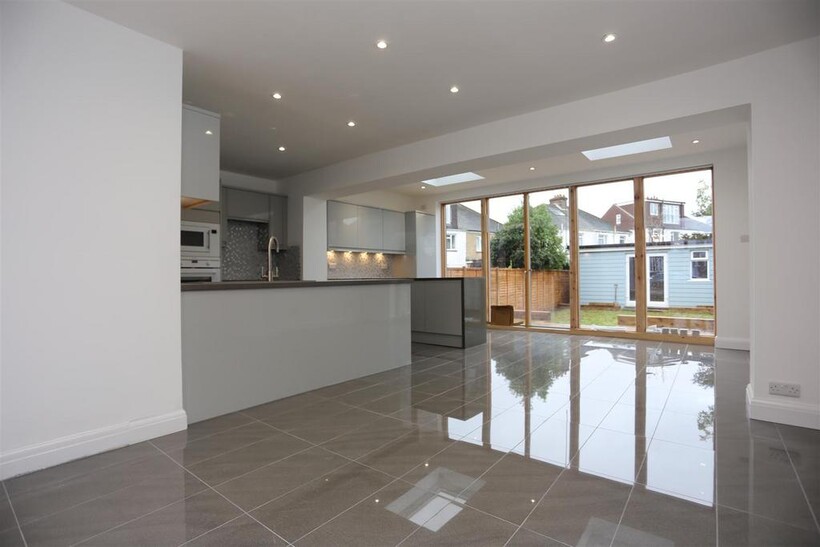 4 Lullington Avenue  (24).JPG