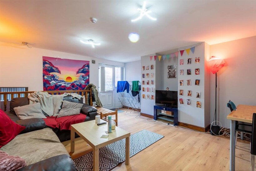 Royal Park Terrace, Hyde Park, Leeds 3 bed flat to rent - £1,820 pcm (£420 pw)