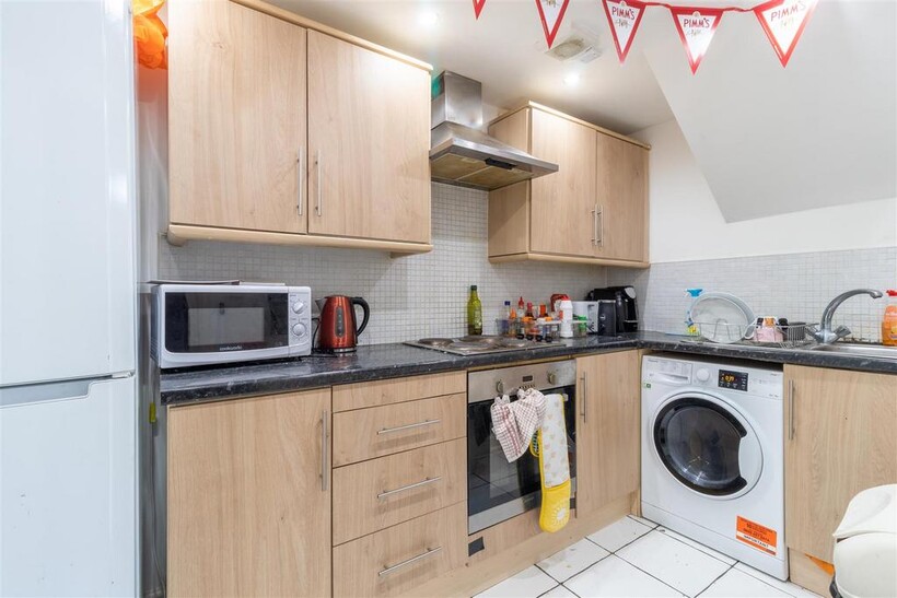 Royal Park Terrace, Hyde Park, Leeds 3 bed flat to rent - £1,820 pcm (£420 pw)