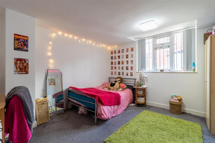 Royal Park Terrace, Hyde Park, Leeds 3 bed flat to rent - £1,820 pcm (£420 pw)