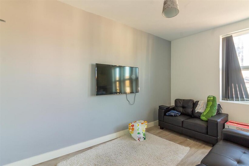 The Crescent, Hyde Park, Leeds 3 bed flat to rent - £1,690 pcm (£390 pw)