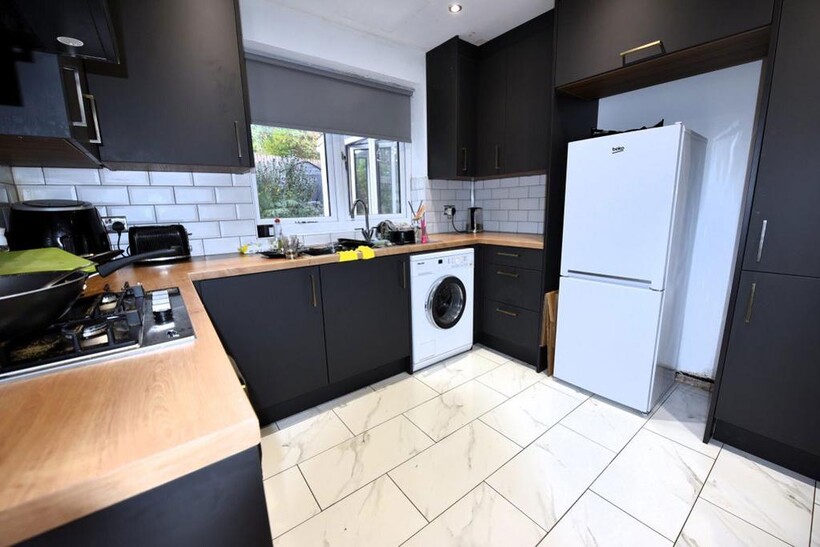 106 Iveson Drive 2 bed house to rent - £1,248 pcm (£288 pw)