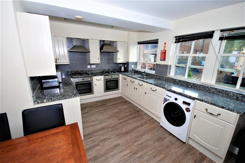 George Street, Leamington Spa 7 bed house to rent - £3,920 pcm (£905 pw)