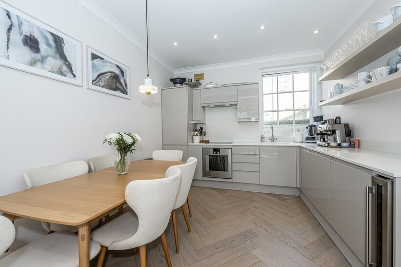 Wyndham Street, London W1H 2 bed flat to rent - £5,612 pcm (£1,295 pw)