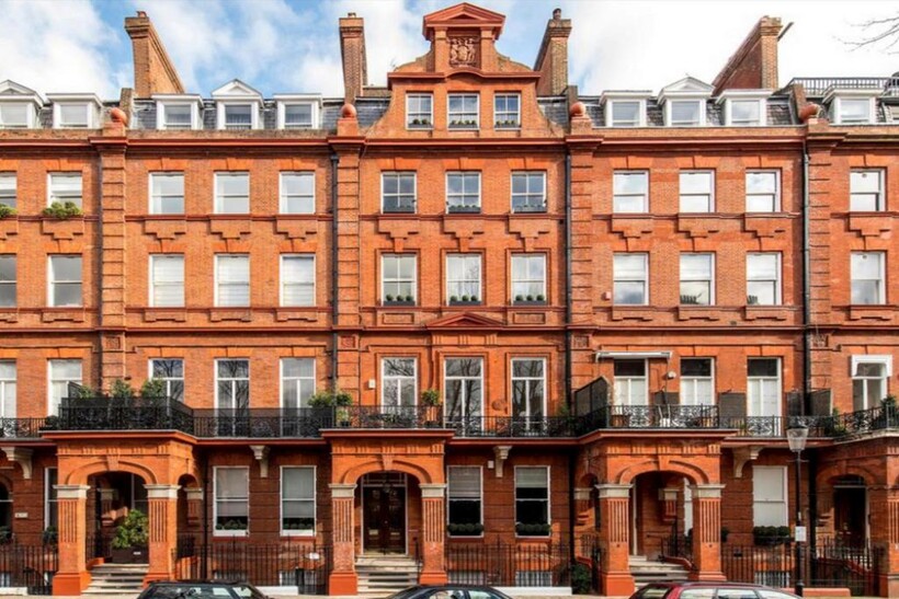 Cadogan Square, London, SW1X 3 bed flat to rent - £19,000 pcm (£4,385 pw)