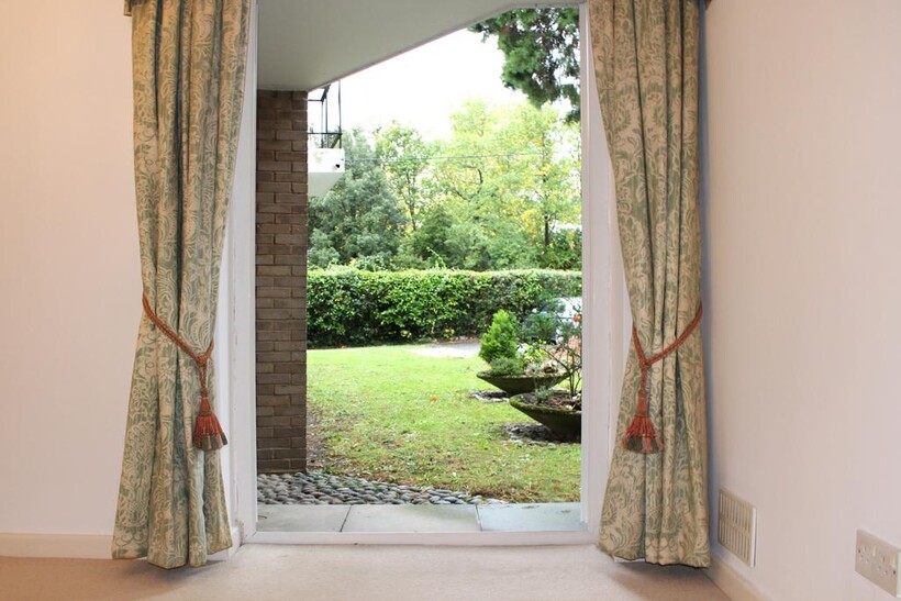 Ashleigh Court, Station Lane... 2 bed maisonette to rent - £1,599 pcm (£369 pw)