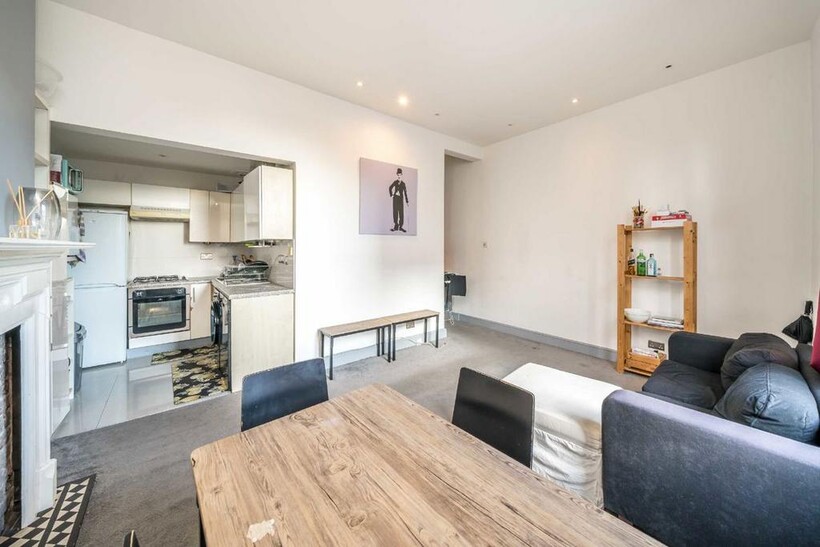 Lillie Road, London SW6 2 bed flat to rent - £2,197 pcm (£507 pw)
