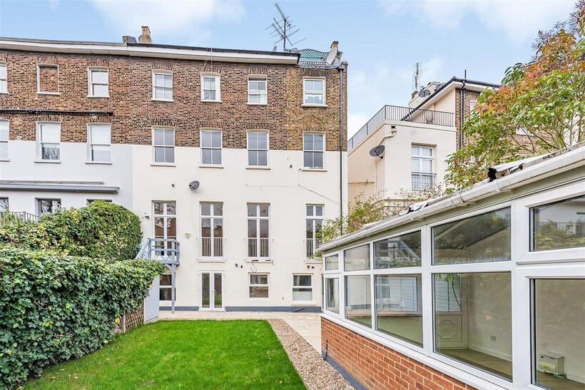 Buckland Crescent, Belsize Park, NW3 3 bed flat to rent - £5,250 pcm (£1,212 pw)