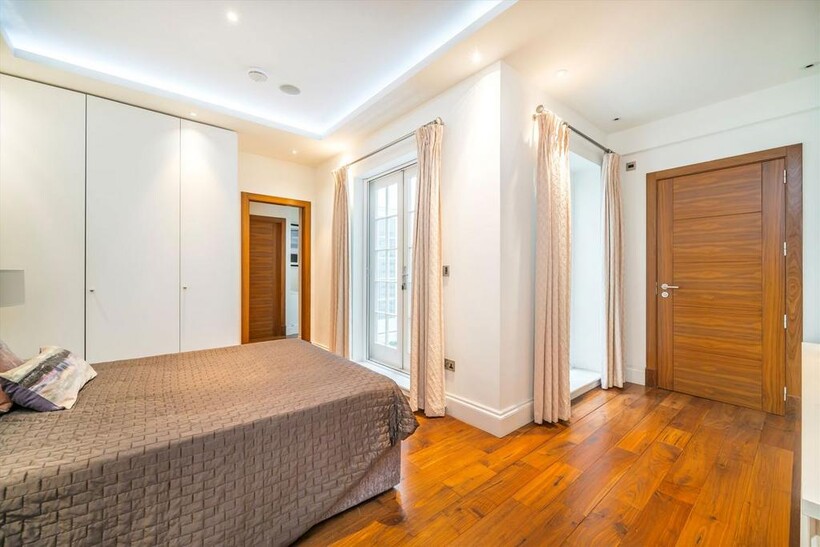 Sheffield Terrace, London W8 5 bed terraced house to rent - £21,450 pcm (£4,950 pw)