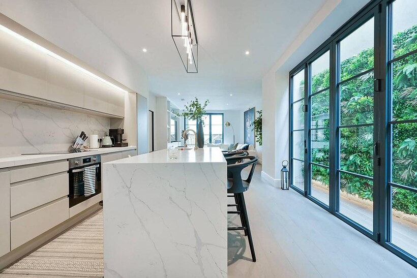 Gunnersbury Avenue, Ealing, London, W5 2 bed flat to rent - £3,300 pcm (£762 pw)