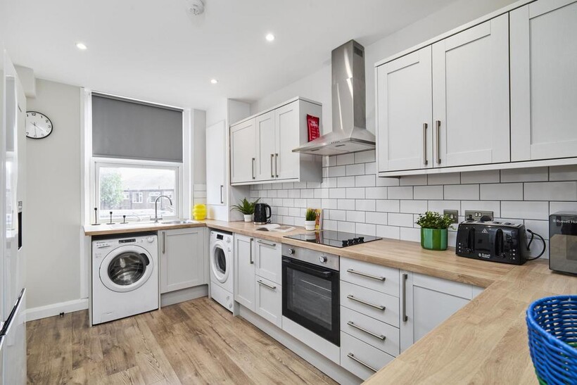 Broomfield View, Leeds LS6 1 bed in a house share to rent - £607 pcm (£140 pw)