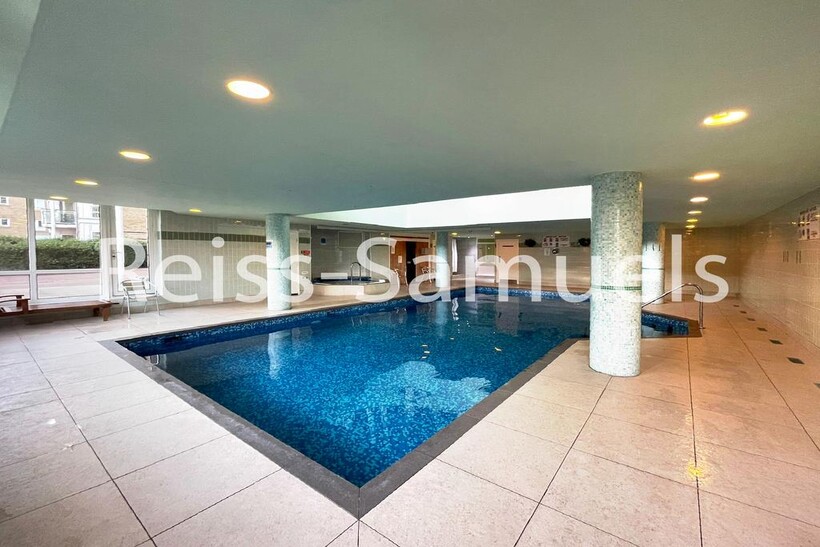 Ferry Street, London E14 5 bed terraced house to rent - £5,092 pcm (£1,175 pw)