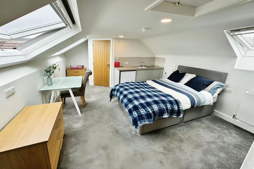 Hunt Street, Swindon, SN1 3HW 1 bed terraced house to rent - £775 pcm (£179 pw)