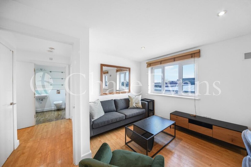 Living Area - Queens