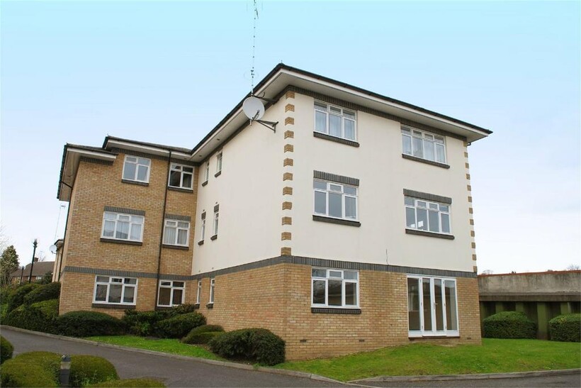 Morello Gardens, Stevenage Road... 2 bed apartment to rent - £1,325 pcm (£306 pw)