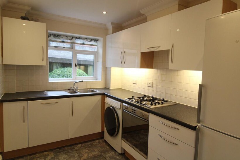 Morello Gardens, Stevenage Road... 2 bed apartment to rent - £1,325 pcm (£306 pw)